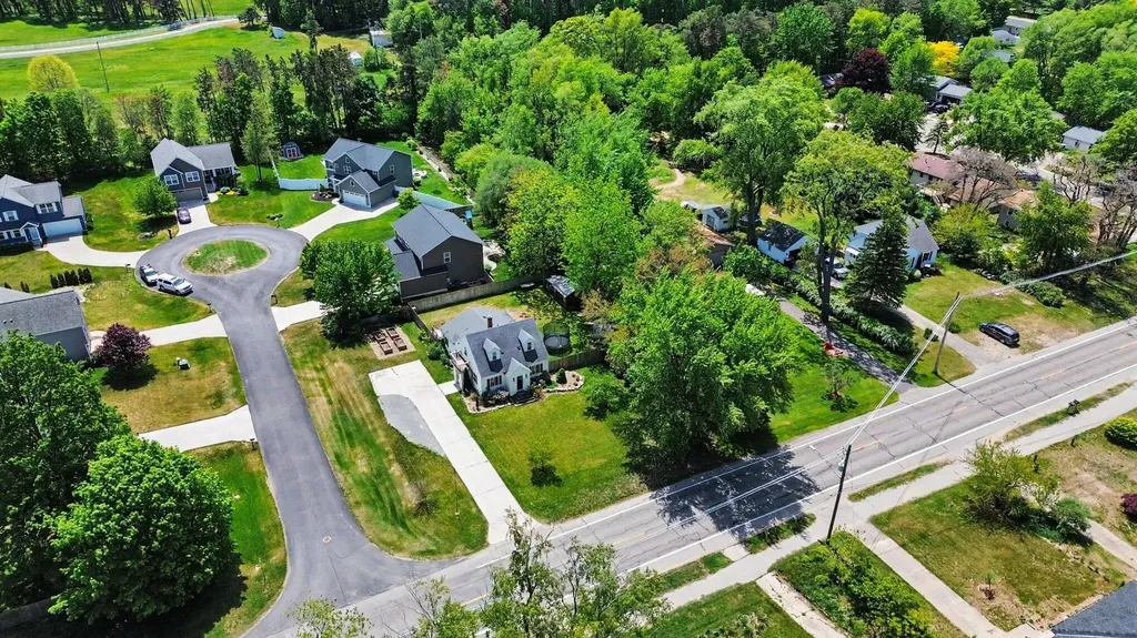 1222 W 32nd Street Holland City MI 49423