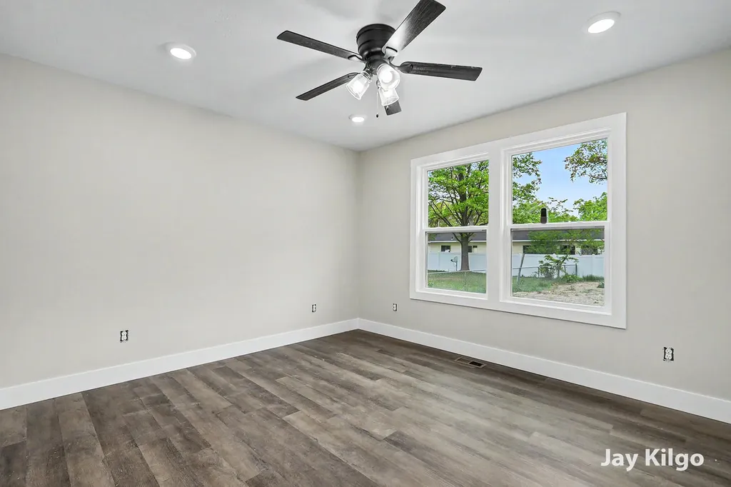 1284 James Avenue Muskegon Charter Township MI 49442