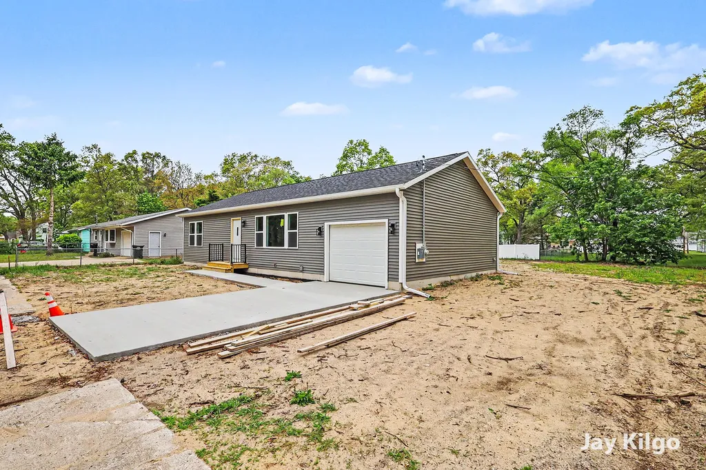 1284 James Avenue Muskegon Charter Township MI 49442