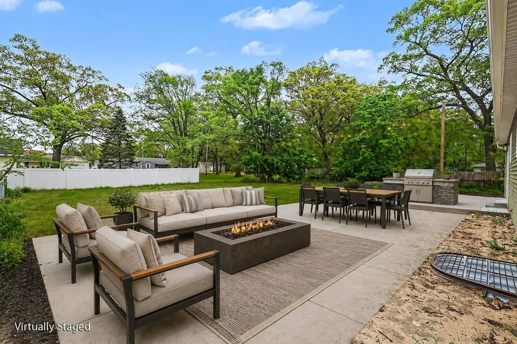 1284 James Avenue Muskegon Charter Township MI 49442