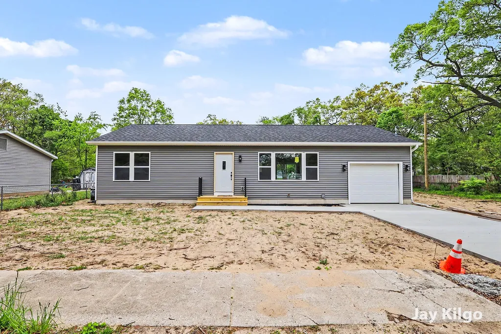 1284 James Avenue Muskegon Charter Township MI 49442