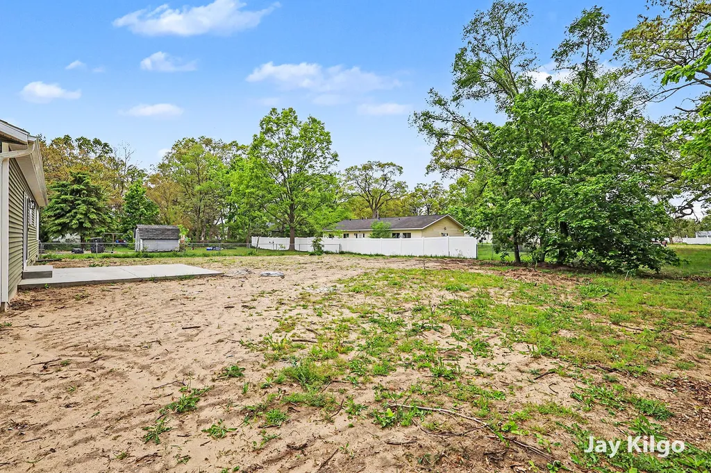 1284 James Avenue Muskegon Charter Township MI 49442