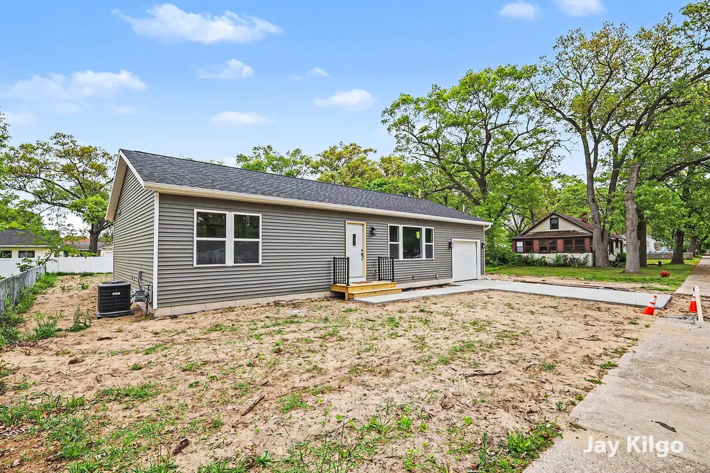 1284 James Avenue Muskegon Charter Township MI 49442