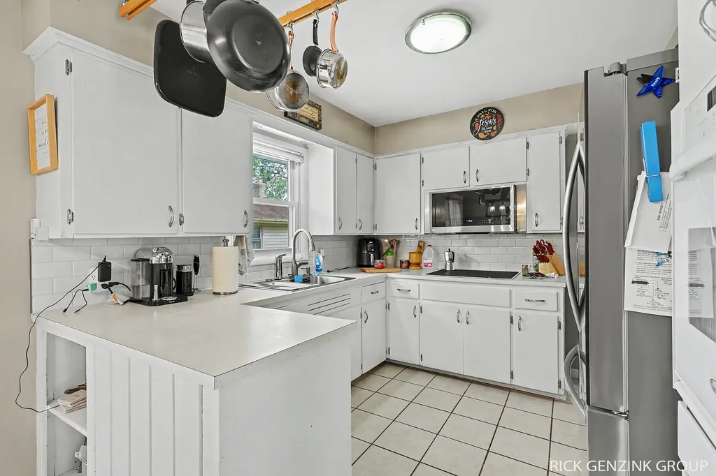 3421 Senora Avenue SE Grand Rapids City MI 49508