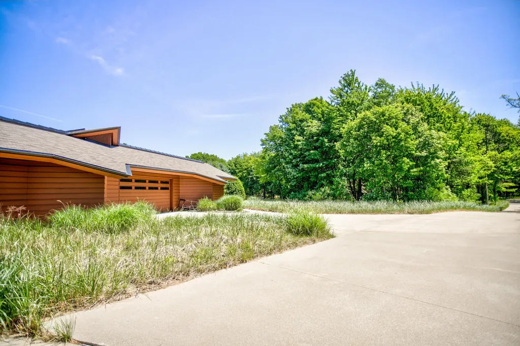 6479 144th Avenue Laketown Township MI 49423