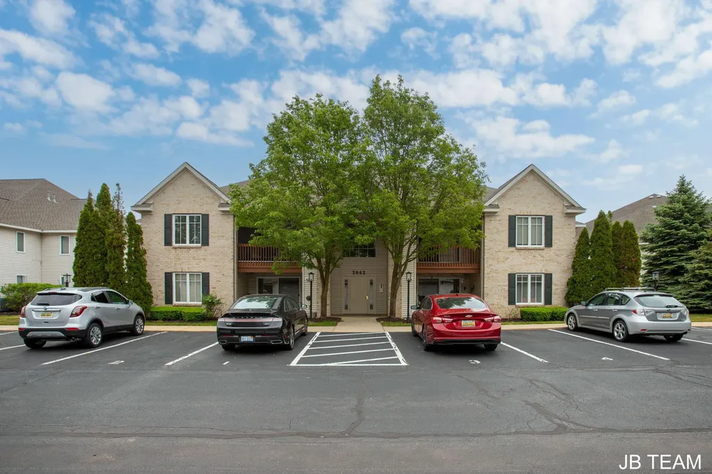 3042 W Crystal Waters Drive Holland Charter Township MI 49424