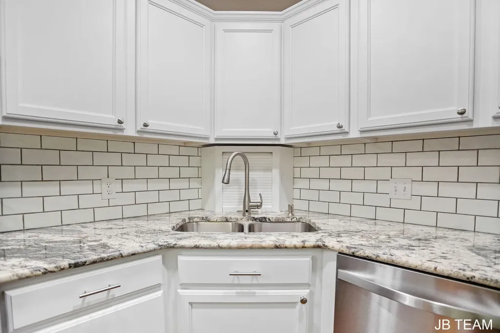 3042 W Crystal Waters Drive Holland Charter Township MI 49424