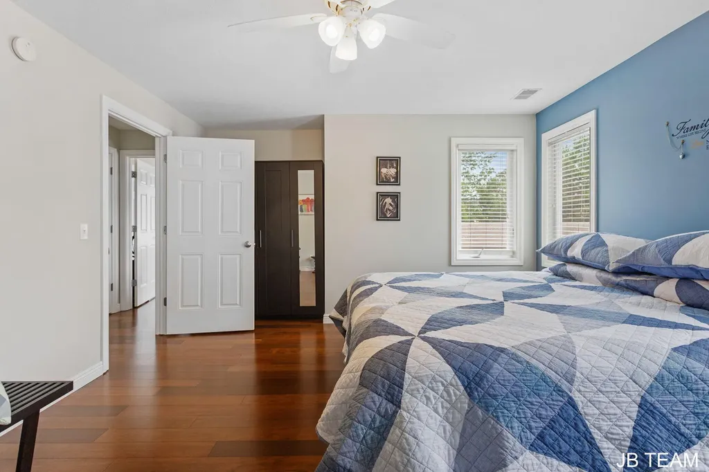 3042 W Crystal Waters Drive Holland Charter Township MI 49424
