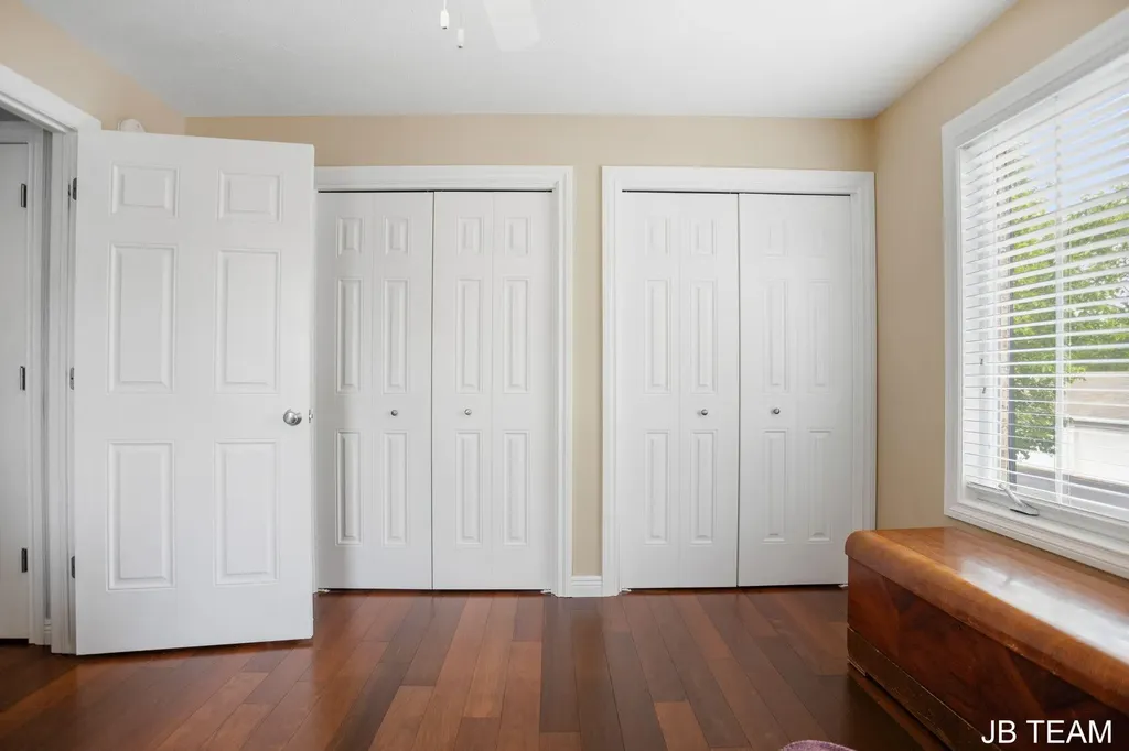 3042 W Crystal Waters Drive Holland Charter Township MI 49424