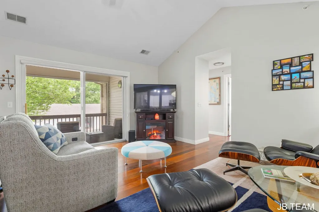 3042 W Crystal Waters Drive Holland Charter Township MI 49424