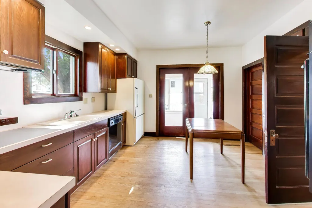 40 W 18th Street Holland City MI 49423