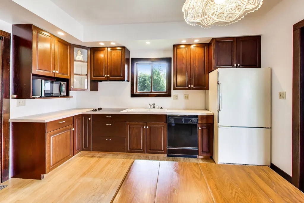 40 W 18th Street Holland City MI 49423