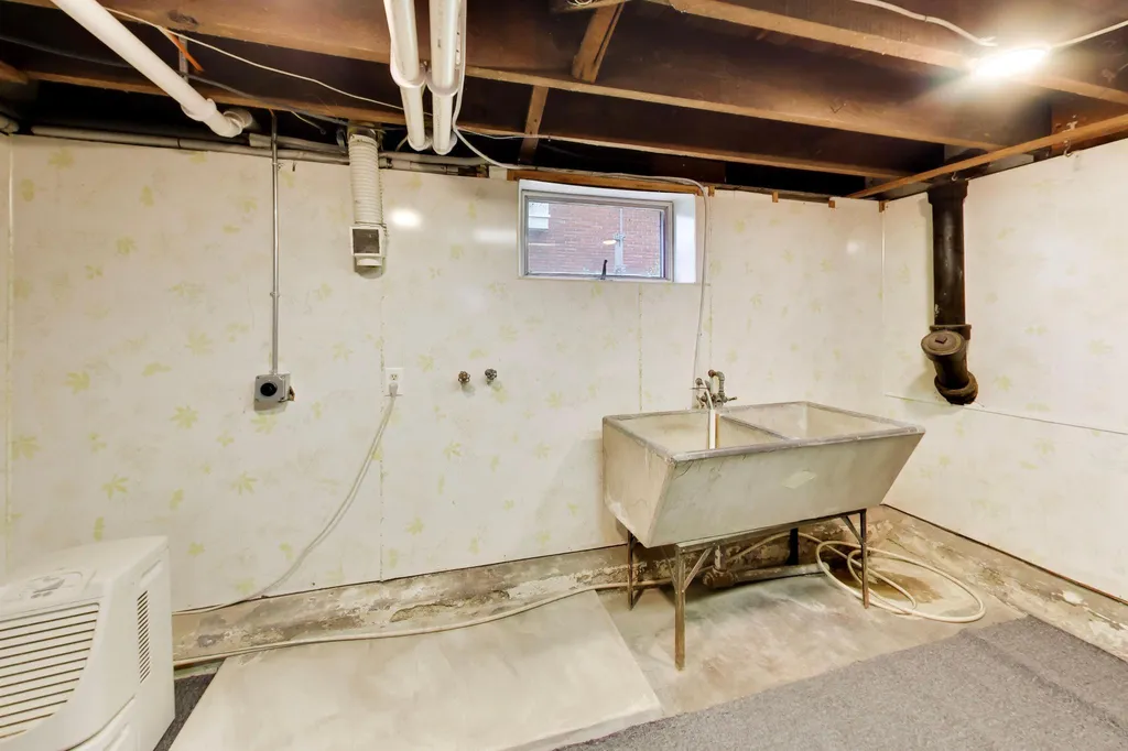 40 W 18th Street Holland City MI 49423