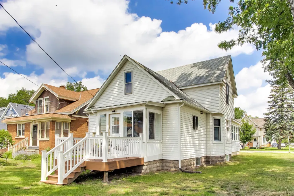 40 W 18th Street Holland City MI 49423
