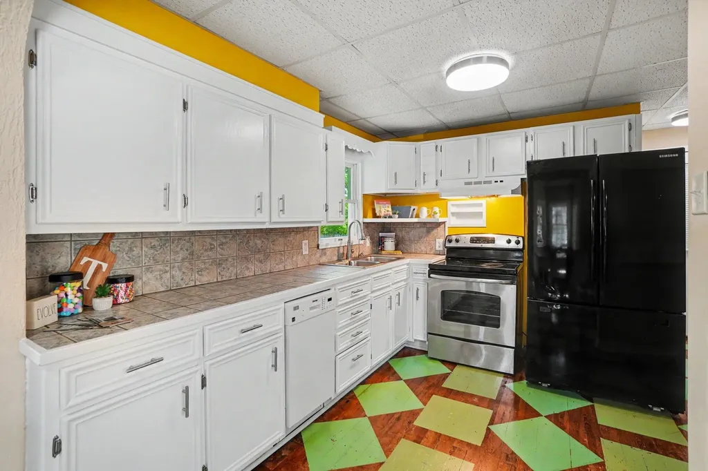 168 E 37th Street Holland City MI 49423
