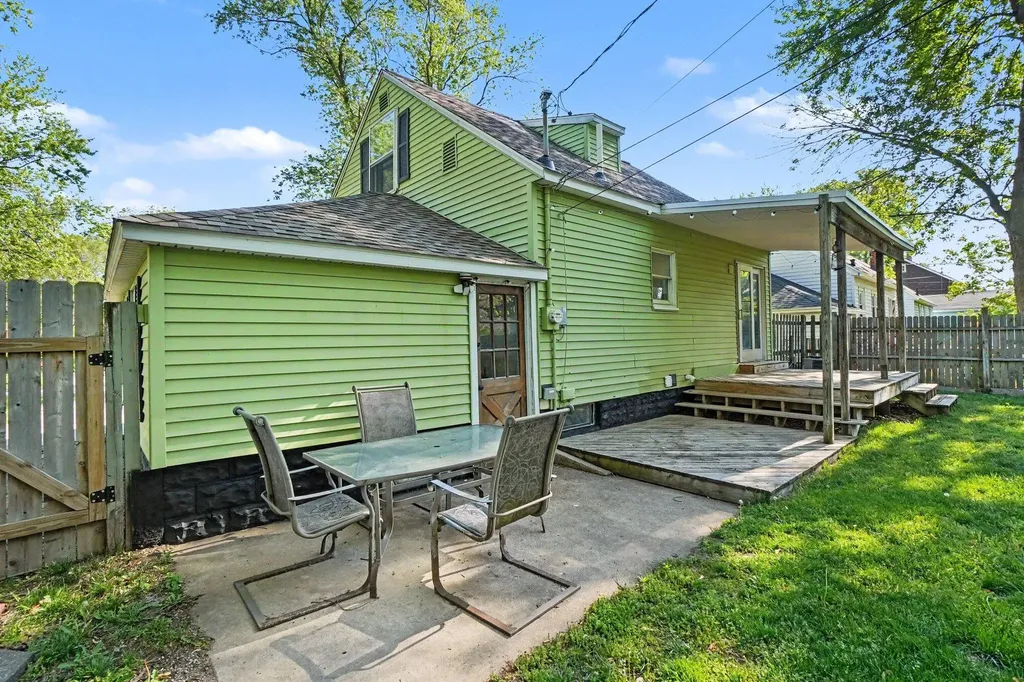 168 E 37th Street Holland City MI 49423
