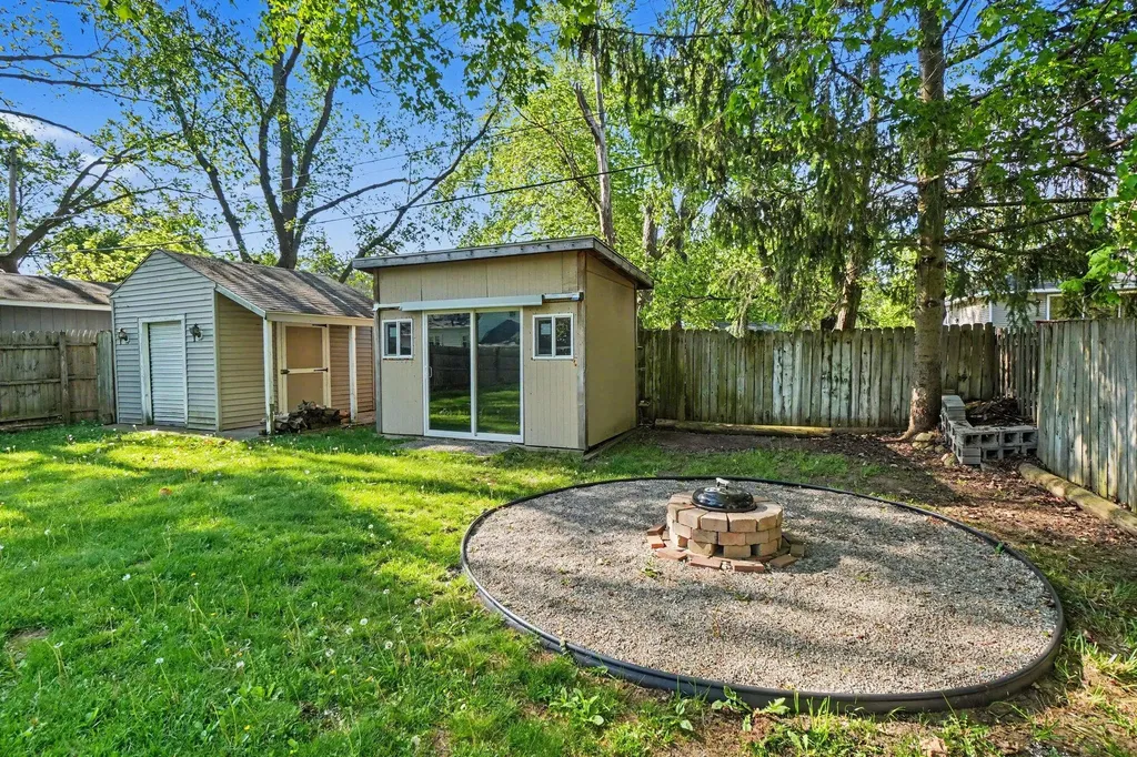 168 E 37th Street Holland City MI 49423