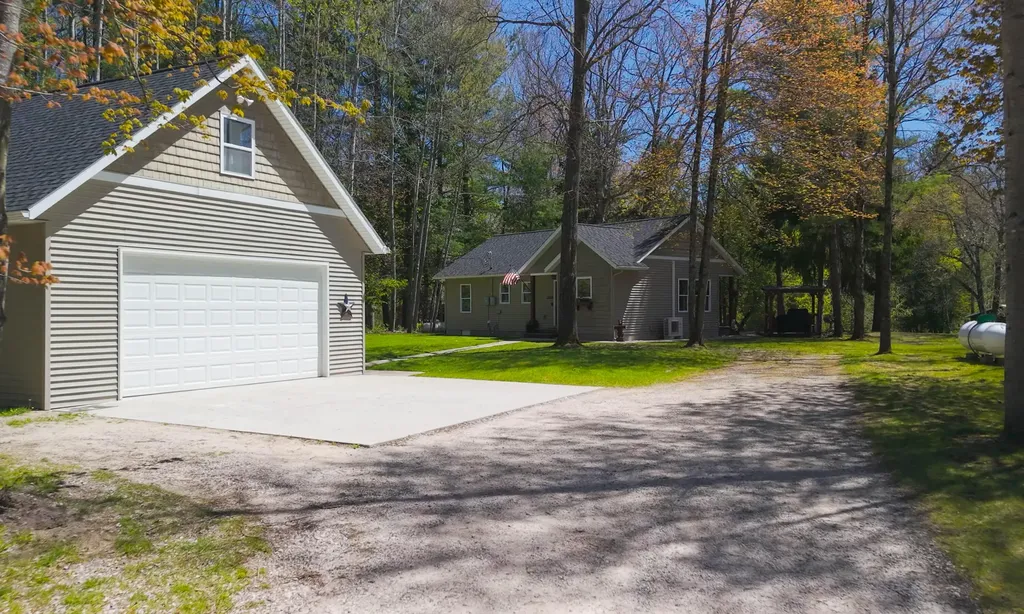 5936 S Rapids Road Logan Township MI 49402