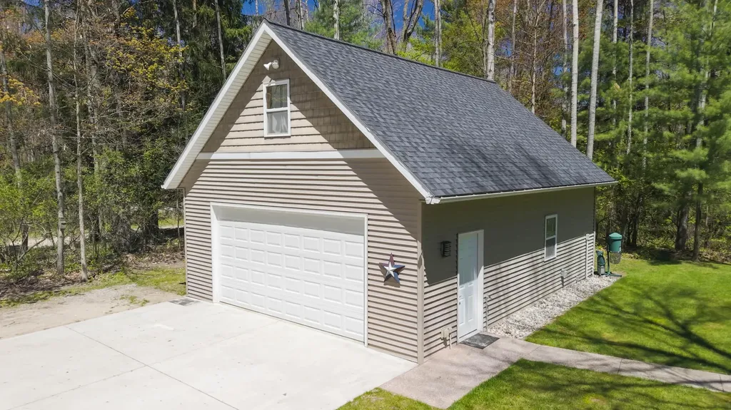 5936 S Rapids Road Logan Township MI 49402