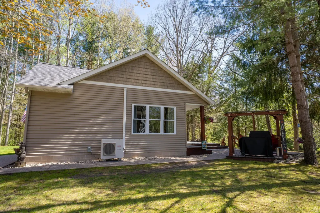 5936 S Rapids Road Logan Township MI 49402
