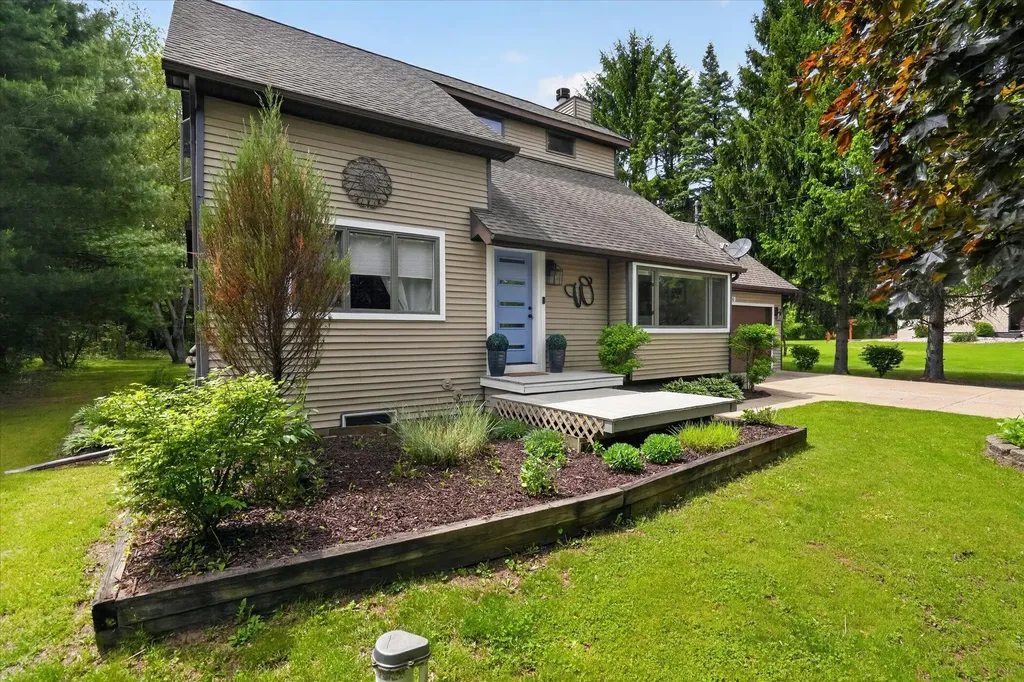 7300 W Victoria Drive Victor Township MI 48848