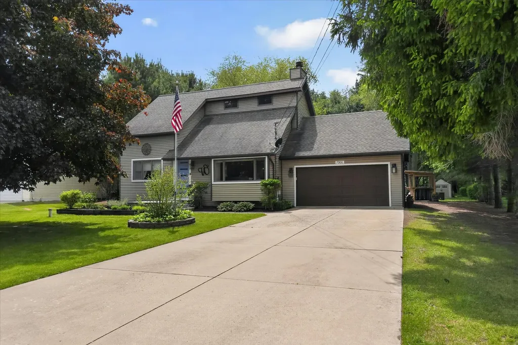 7300 W Victoria Drive Victor Township MI 48848