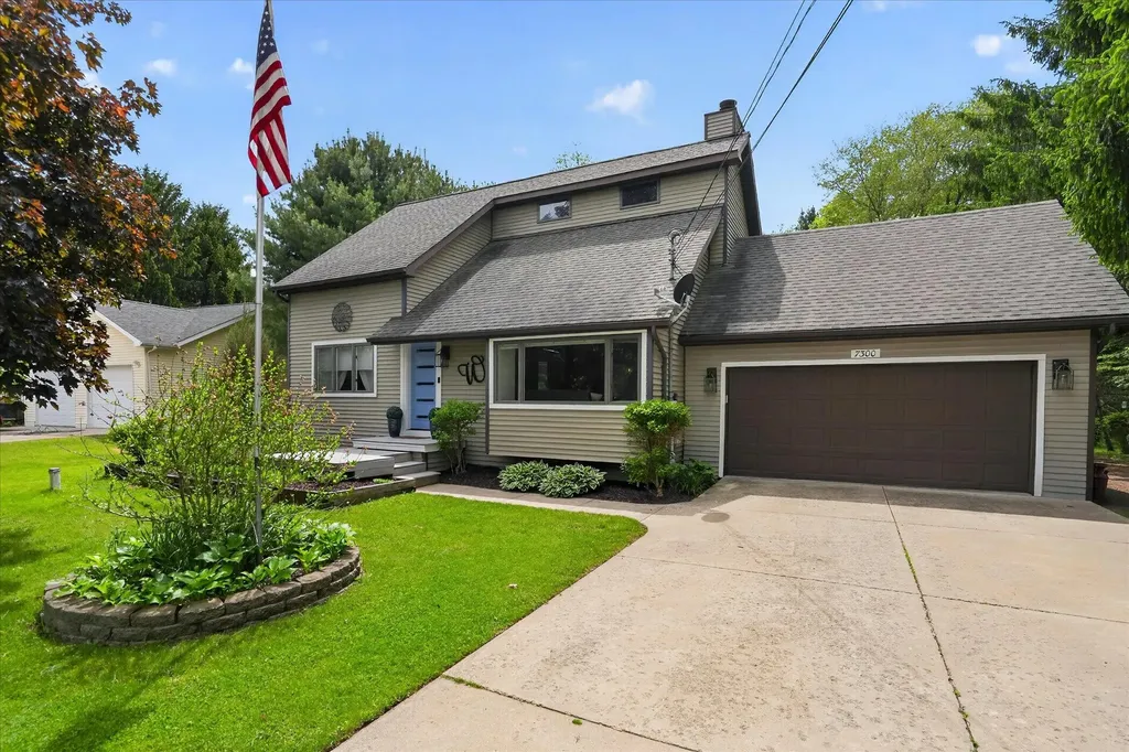 7300 W Victoria Drive Victor Township MI 48848