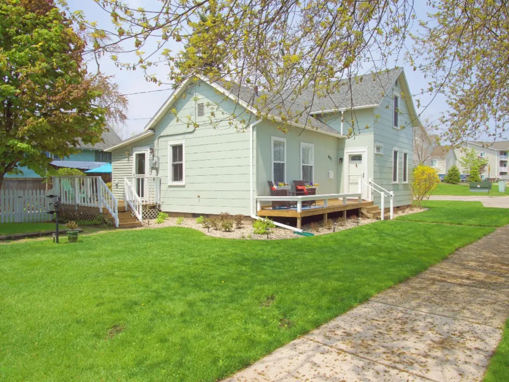 621 N 5th Street Grand Haven City MI 49417