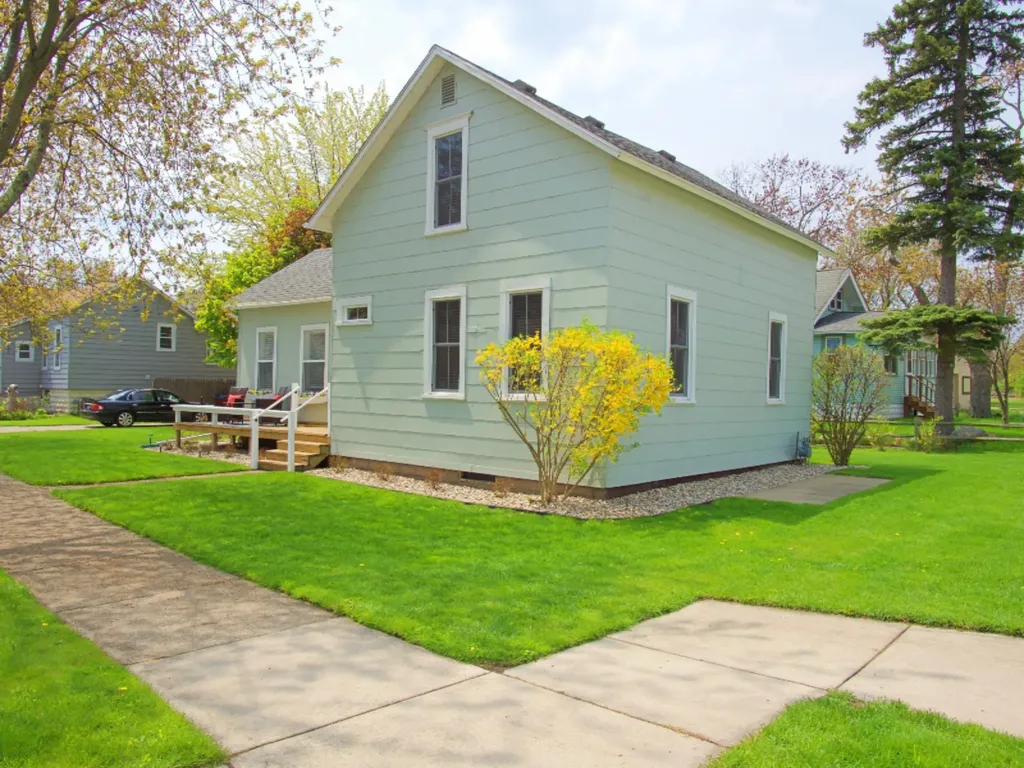 621 N 5th Street Grand Haven City MI 49417
