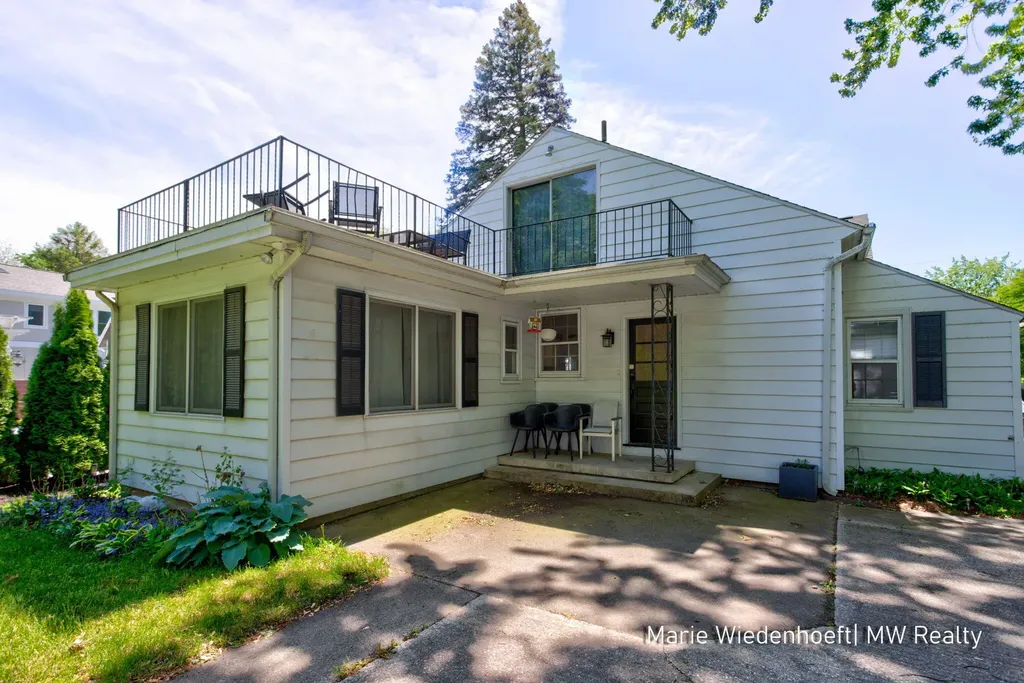 722 Lake Street Saugatuck City MI 49453