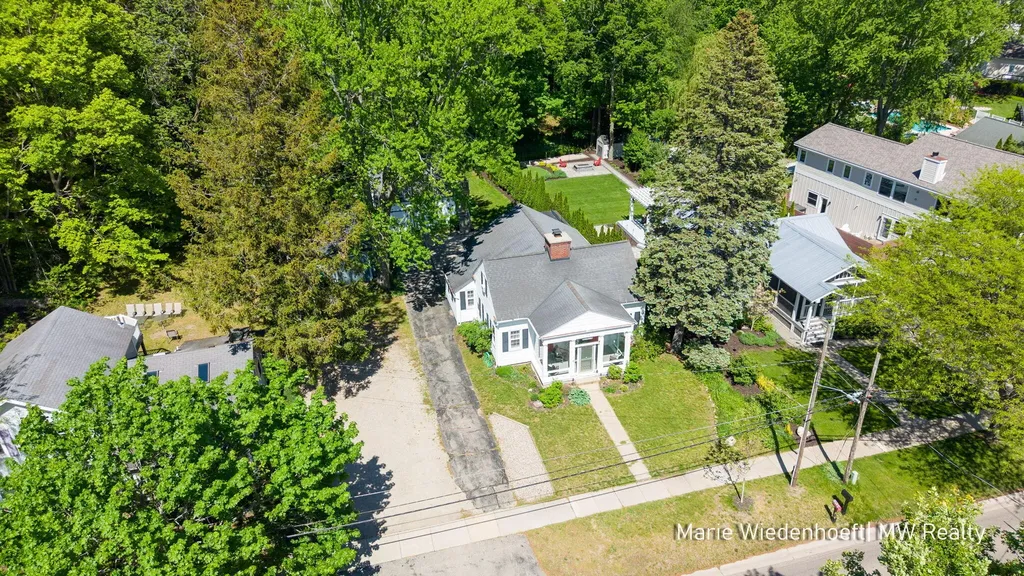 722 Lake Street Saugatuck City MI 49453