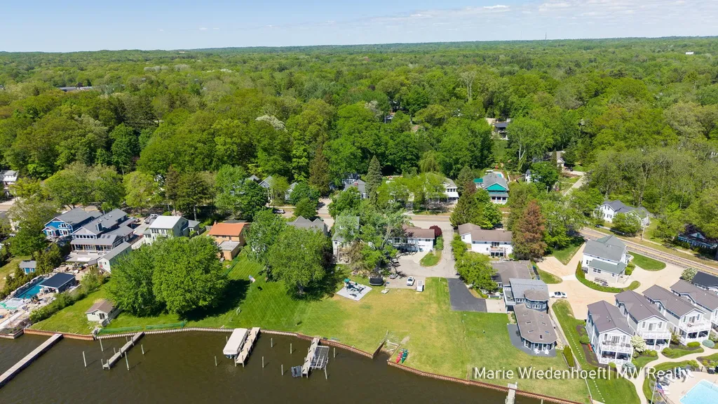 722 Lake Street Saugatuck City MI 49453