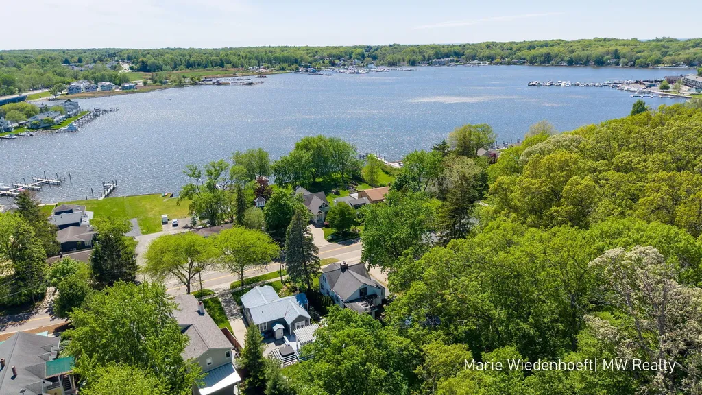 722 Lake Street Saugatuck City MI 49453
