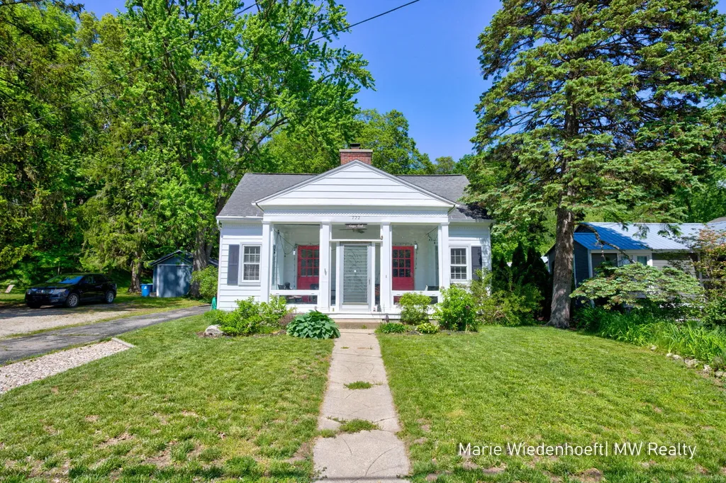 722 Lake Street Saugatuck City MI 49453