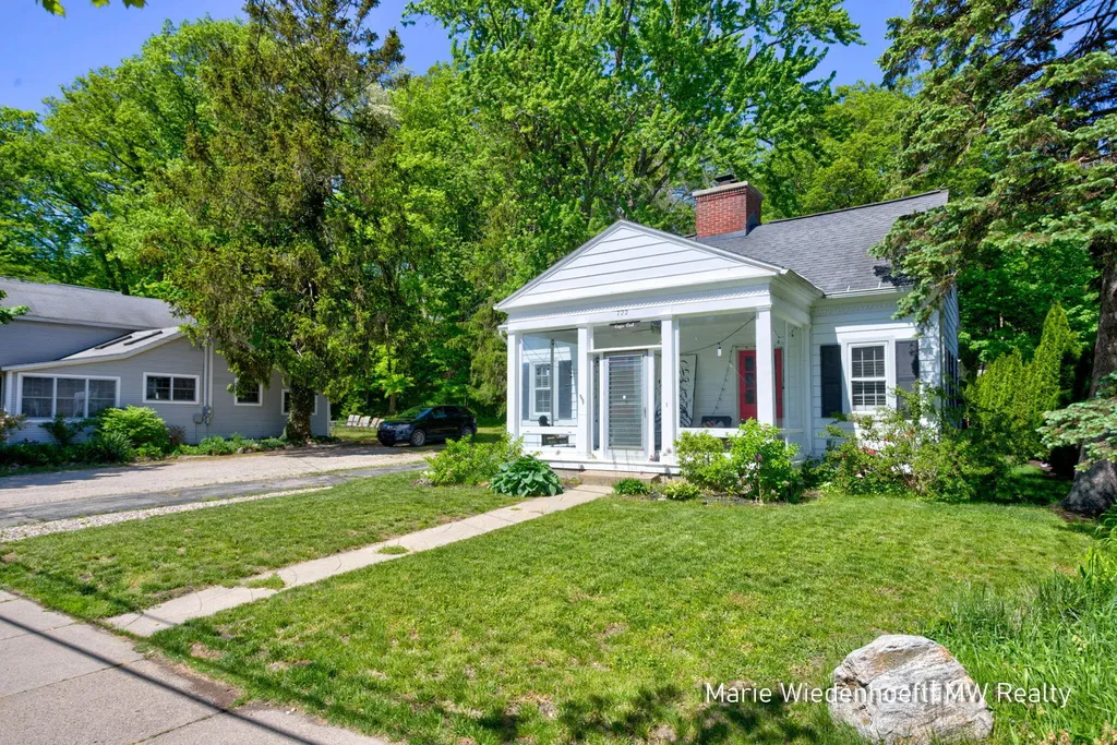 722 Lake Street Saugatuck City MI 49453