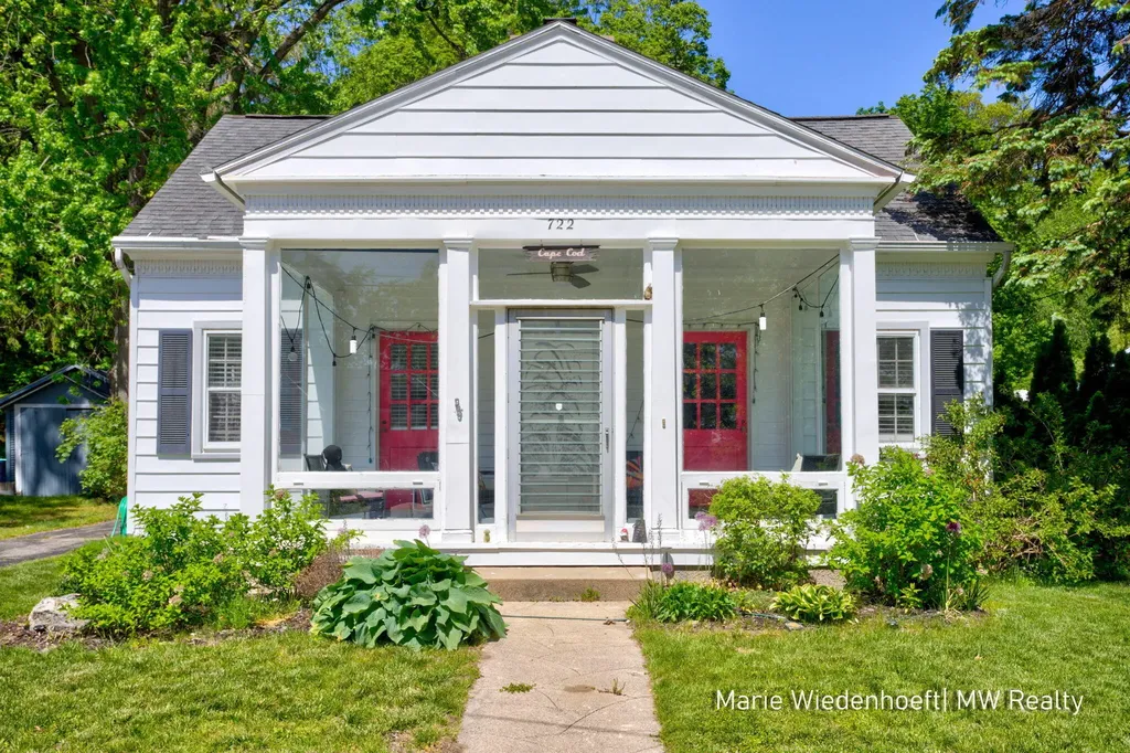 722 Lake Street Saugatuck City MI 49453