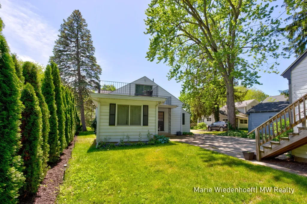 722 Lake Street Saugatuck City MI 49453