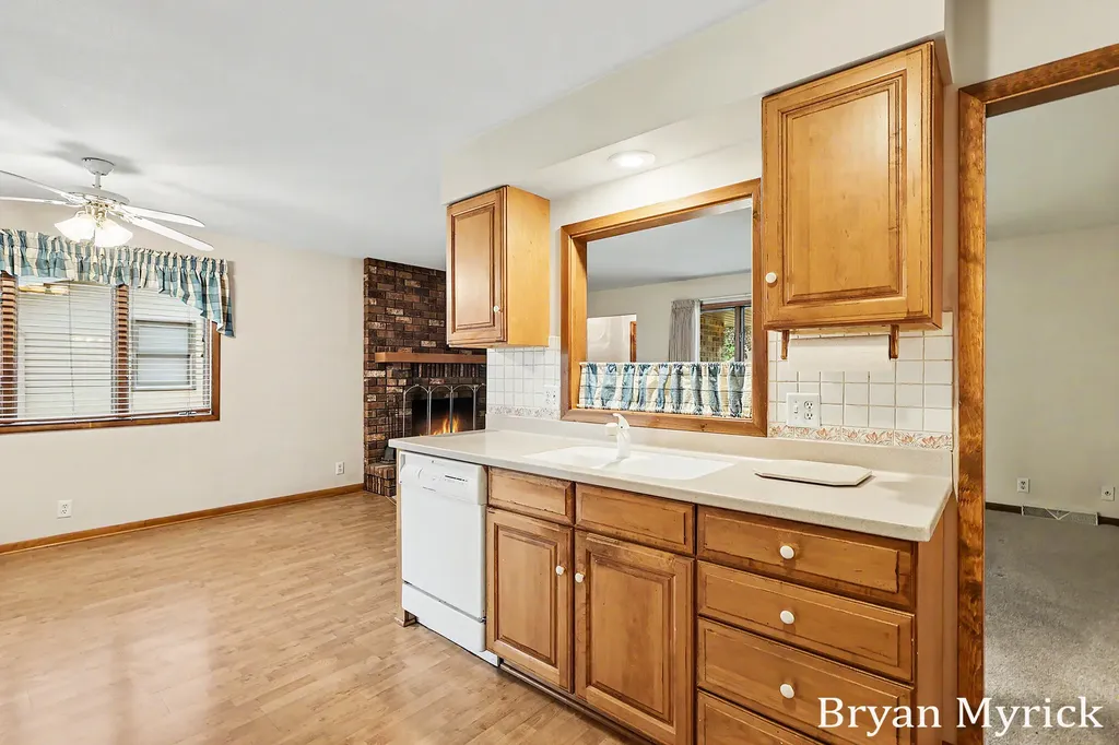 475-477 W 30th Street Holland City MI 49423