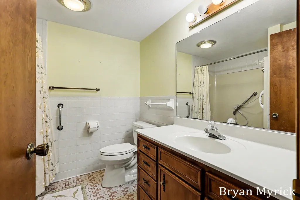475-477 W 30th Street Holland City MI 49423