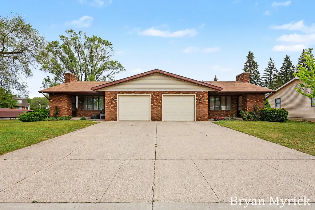 475-477 W 30th Street Holland City MI 49423