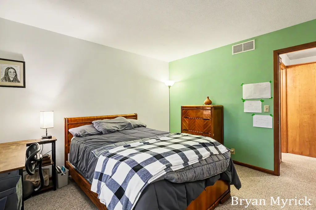 475-477 W 30th Street Holland City MI 49423