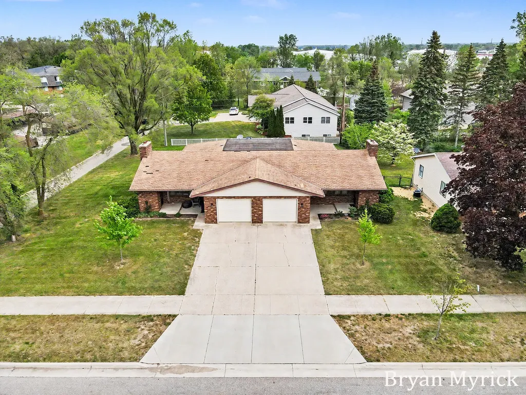 475-477 W 30th Street Holland City MI 49423