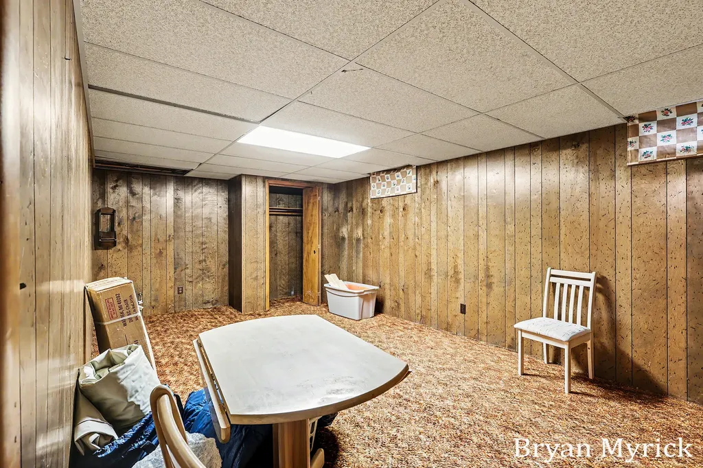 475-477 W 30th Street Holland City MI 49423