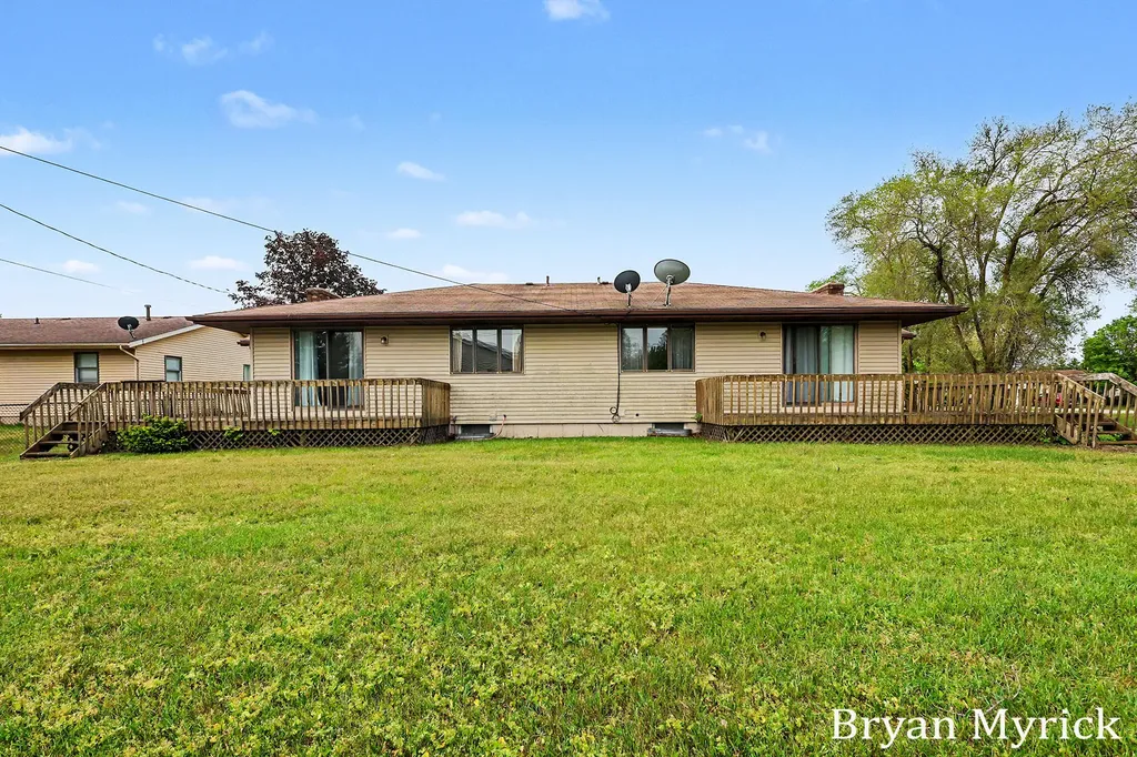 475-477 W 30th Street Holland City MI 49423