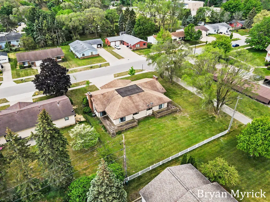 475-477 W 30th Street Holland City MI 49423