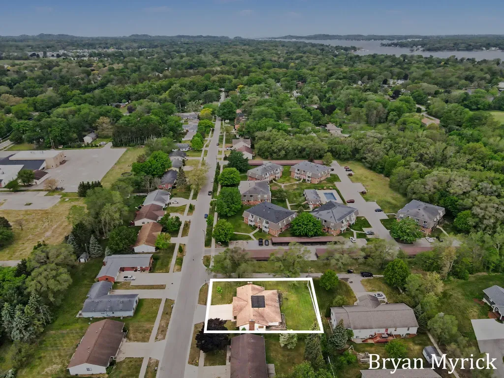 475-477 W 30th Street Holland City MI 49423