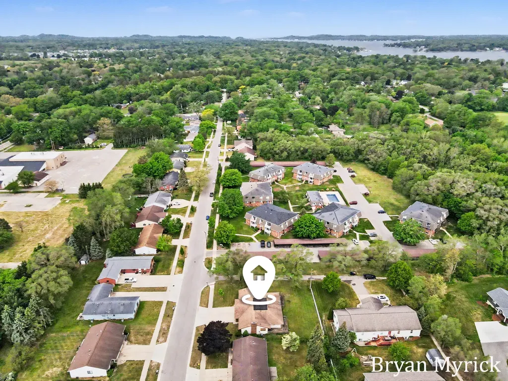 475-477 W 30th Street Holland City MI 49423