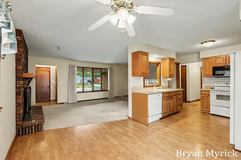 475-477 W 30th Street Holland City MI 49423