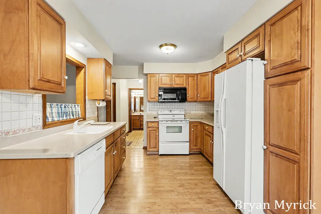 475-477 W 30th Street Holland City MI 49423