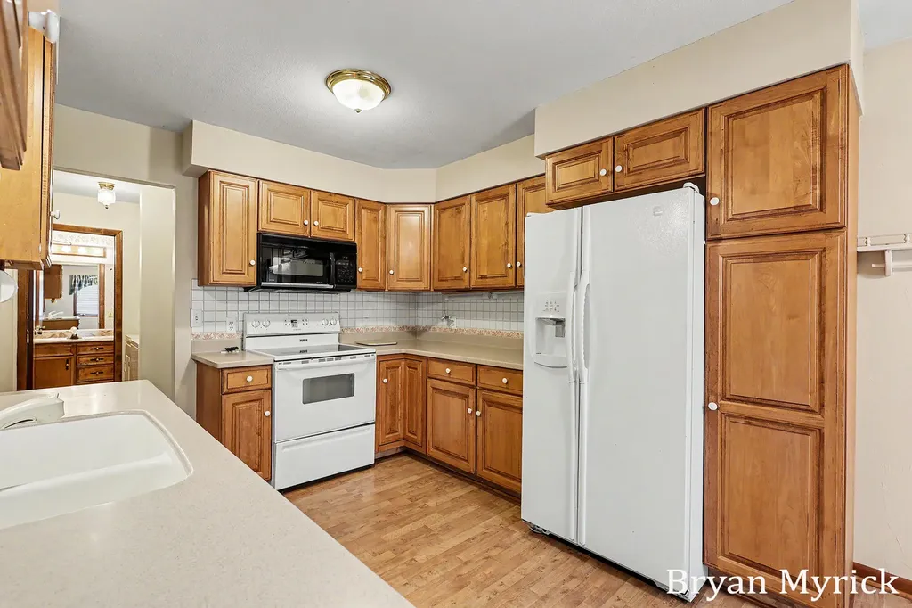 475-477 W 30th Street Holland City MI 49423